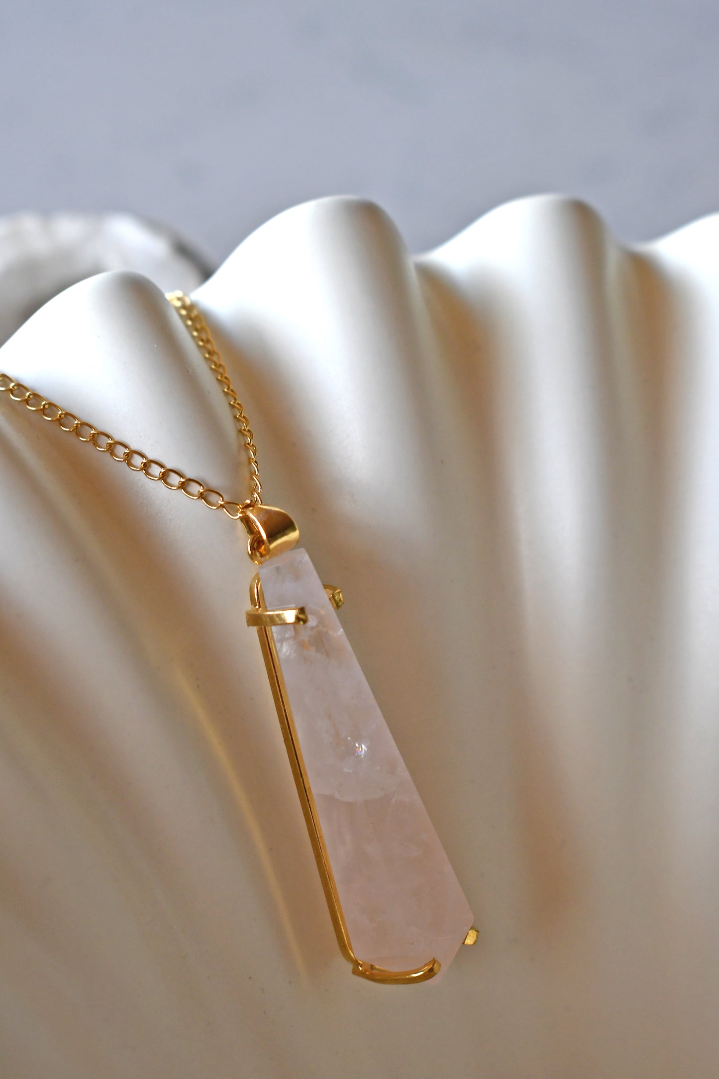 Colgante de Cuarzo Rosa Prisma Largo