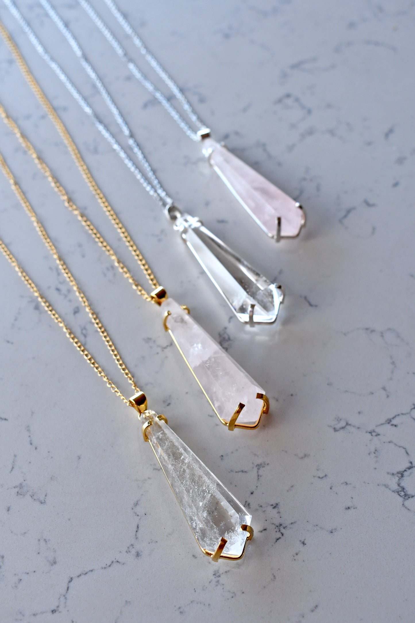 Colgante de Cuarzo Rosa Prisma Largo